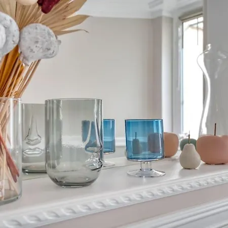 Charming New 2 Bedrooms With Aircon * Paris