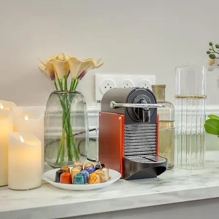 Charming New 2 Bedrooms With Aircon Апартаменты Париж