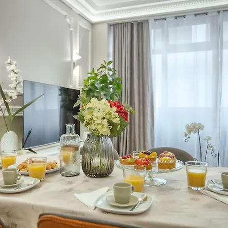 Charming New 2 Bedrooms With Aircon